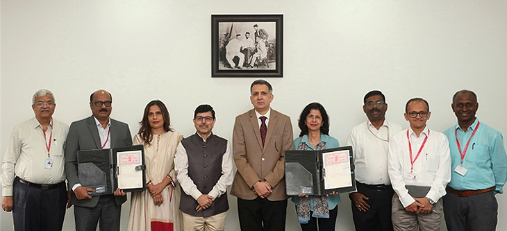 From left to right: Dr. Ajay Bhamare (Pro Vice-Chancellor, University of Mumbai), Dr. Prasad Mahadeo Karande (Registrar, Mumbai University), Ms. Abha Narain Lambah (Principal Architect, Abha Narain Lambah Associates), Prof. (Dr.) Ravindra D. Kulkarni (Vice-Chancellor, University of Mumbai), Mr. Siddharth Sharma (Chief Executive Officer, Tata Trusts), Ms. Rukshana Savaksha (Secretary & Chief Financial Officer, Sir Dorabji Tata Trust), Mr. J Sankareswaran (Head, Infrastructure Projects, Tata Trusts), Mr. Neeraj Acharya (Head, Supply Chain Management, Tata Trusts), Mr. Madhusudan Rao (Lead, Infrastructure, Tata Trusts).