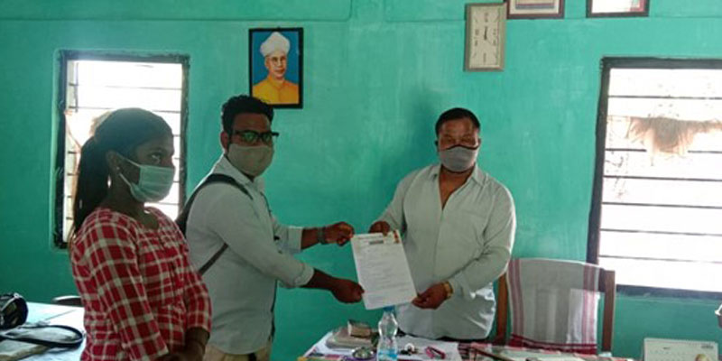 Maina, with the Education Facilitator, Lutfur Ahmed (centre) and Head Teacher, Harinarayan Das (right) in Tamulpur Girls’ High School Maina, with the Education Facilitator, Lutfur Ahmed (centre) and Head Teacher, Harinarayan Das (right) in Tamulpur Girls’ High School