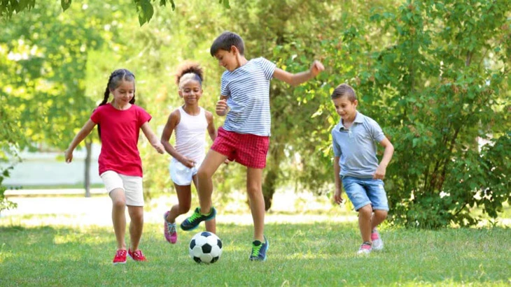 At what age do kids stop playing outside?Image courtesy: Shutterstock At what age do kids stop playing outside?Image courtesy: Shutterstock