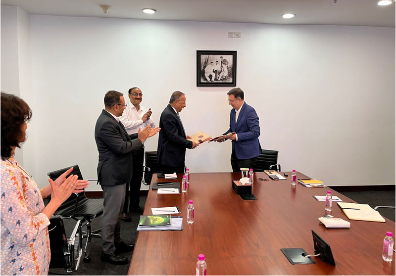 Praveer Sinha, Chief Executive Officer & Managing Director, Tata Power and Siddharth Sharma, Chief Executive Officer, Tata Trusts exchanging copies of signed MoU 