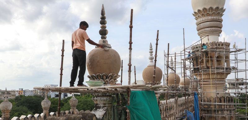 Re-plastering one of the minarets of The Great Mosque with lime putty