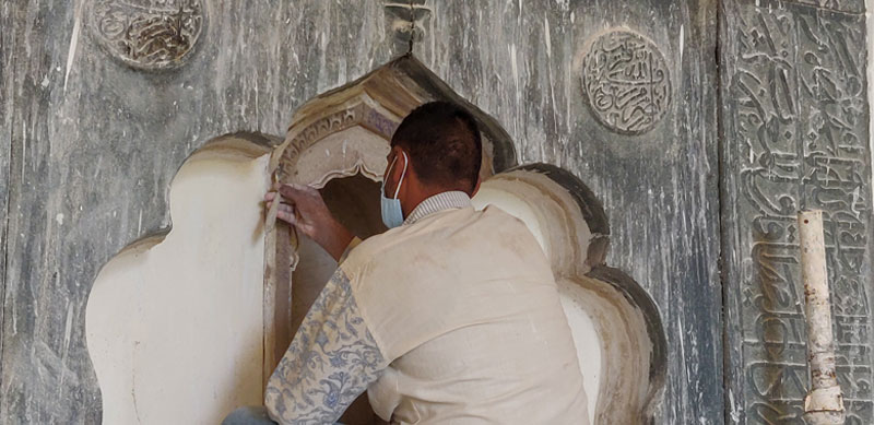 Carving of lost details on the interior façade of The Great Mosque