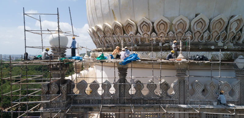 Craftsmen re-plastering the surface of the dome of the Tomb of Abdullah Qutb Shah
