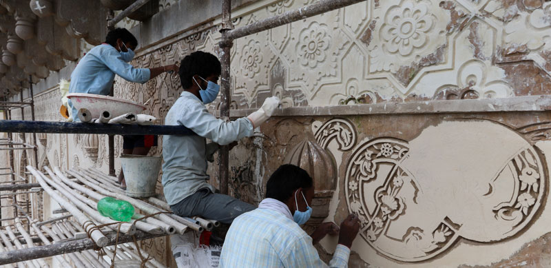Carving of lost details on the exterior façade of the Tomb of Abdullah Qutb Shah