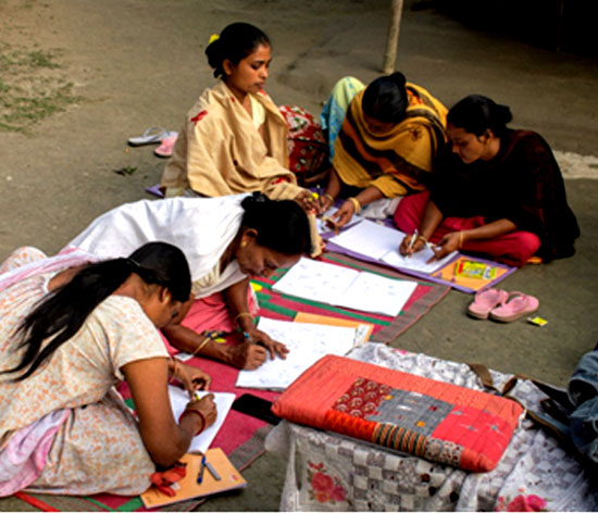 Working in solidarity and combining their individual perspectives, artisans develop unique designs Working in solidarity and combining their individual perspectives, artisans develop unique designs