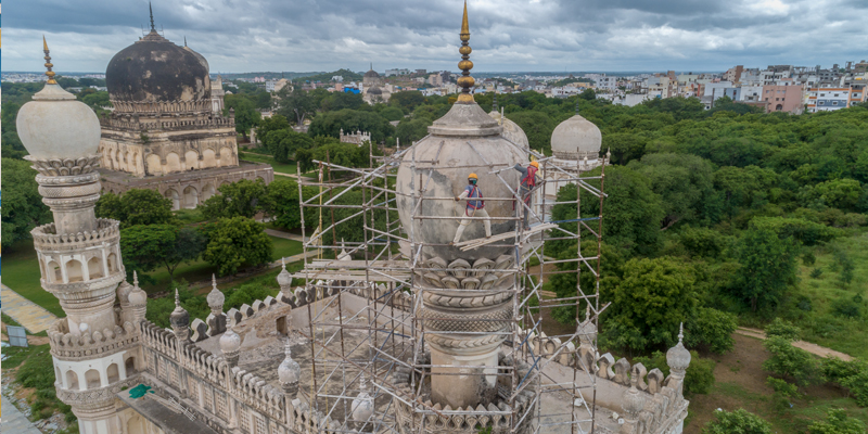 Lime craftsmen repairing the large minarets at the Great Mosque