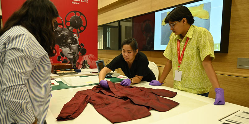 Paper and 3D object conservation class with Rio Lopez