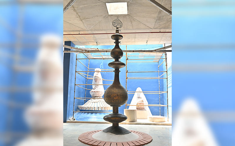 The conserved 18-feet-tall copper-gold finial installed in the conservation gallery at the Humayun’s Tomb Site Museum
