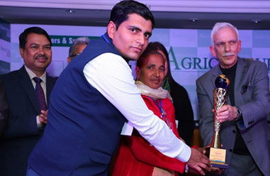 Award received by Ms Manjit Kaur, Chairman and Sh Dharmendra Chaudhary, CEO - Sakhi Mahila Milk Producer Company Ltd