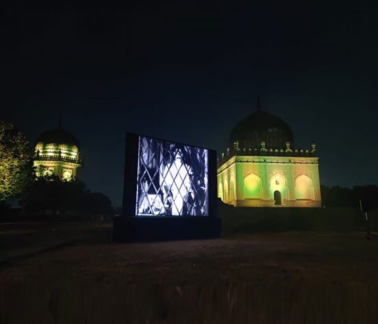 While December 2019 was all about the analog, December 2020 finds us pondering about the arts in the digital space
