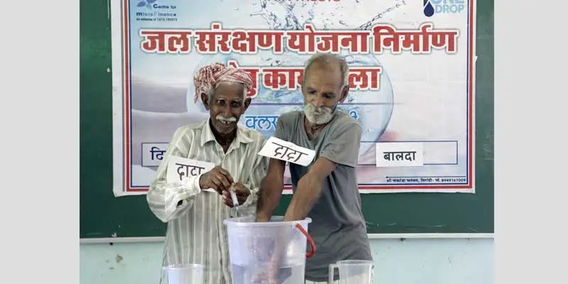 Villagers actively taking part in Khooni Khel