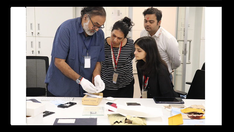 V Karthik demonstrating using a light box to view photographic slides, during the offline workshop at MAP, Bangalore