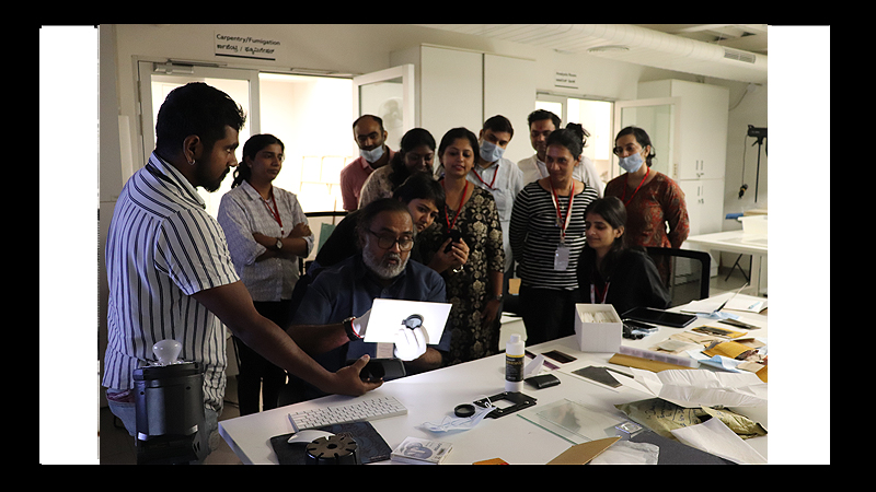 V Karthik demonstrating the effects of a polarizer on different kinds of photographic prints, during the offline workshop at MAP, Bangalore