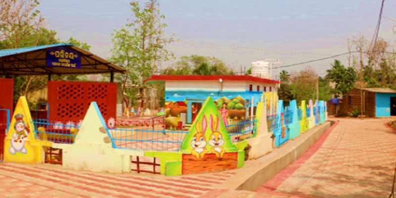 The ‘before’ and ‘after’ images of a vacant space in Kathagada Parbatia Sahi, which was developed into a Parichaya -- multi-purpose community centre, play area for kids and recreational avenue for all age groups. The space was developed by the slum dwellers themselves, and the Slum Dwellers Association acted as the implementing partner for the execution of the project