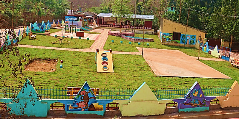 The ‘before’ and ‘after’ images of a vacant space in Kathagada Parbatia Sahi, which was developed into a Parichaya -- multi-purpose community centre, play area for kids and recreational avenue for all age groups. The space was developed by the slum dwellers themselves, and the Slum Dwellers Association acted as the implementing partner for the execution of the project