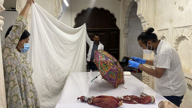Photo documentation of a textile object (parasol)