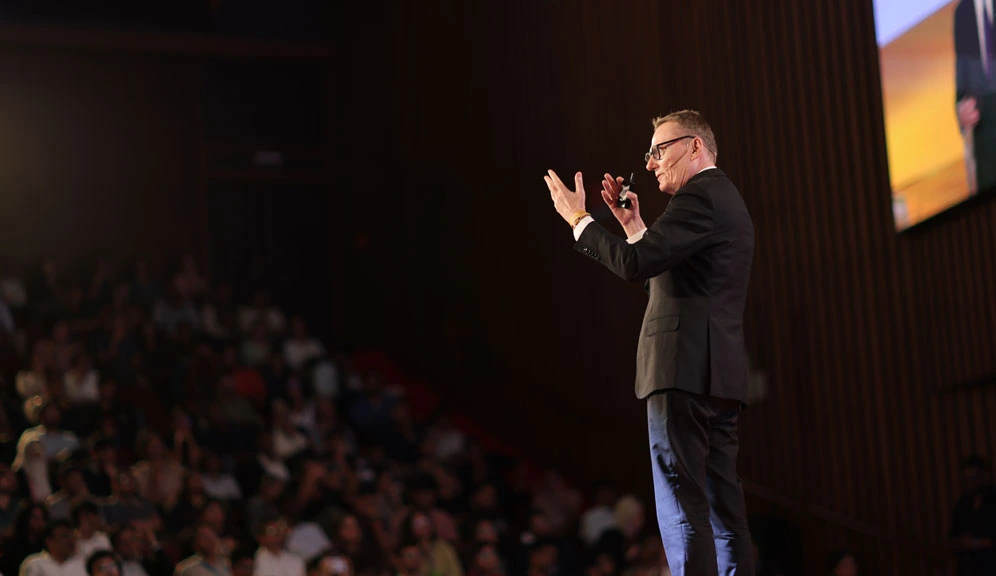 Nobel Laureate James Robinson engages the audience during his talk at the Nobel Prize Dialogue India 2025.