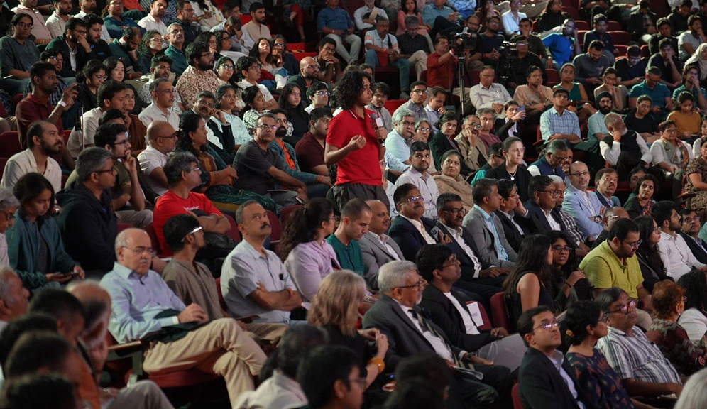 A young participant poses a thoughtful question during the audience Q&A, reflecting the spirit of curiosity and engagement at the Nobel Prize Dialogue India 2025.