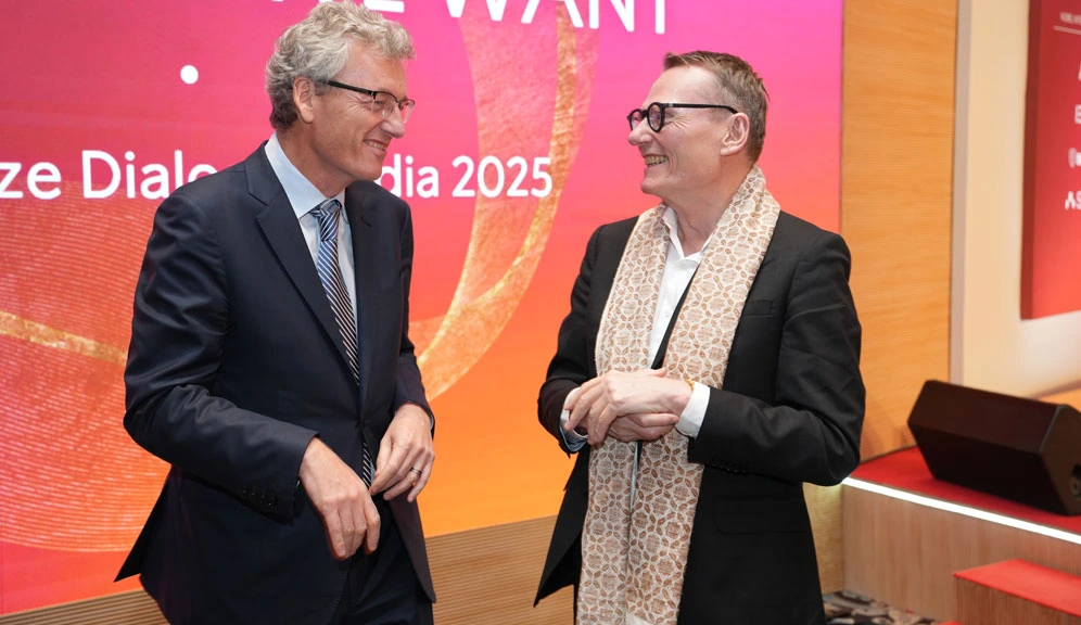 David MacMillan and James Robinson share a light-hearted moment after the Mumbai edition of the Nobel Prize Dialogue India 2025.