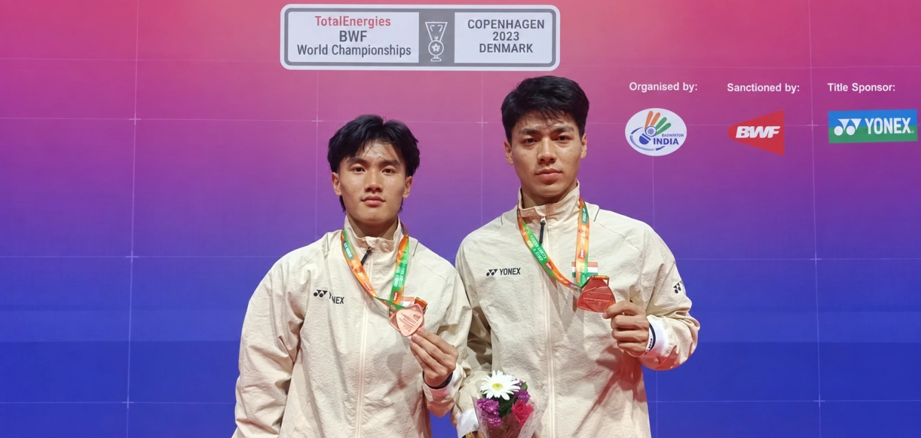  Lalramsanga (left) and Lalthazuala pose with their team bronze medal at the ongoing BWF World Junior Championships 2025. | Photo Credit: Nihit Sachdeva 