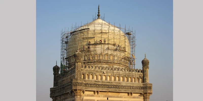 At the tomb of Mohammad Quli Qutb over 60 masons work tirelessly to restore the dome