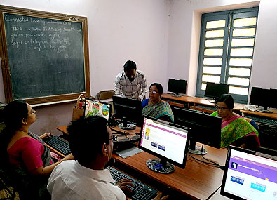 Teachers use online platforms to complement their teaching material